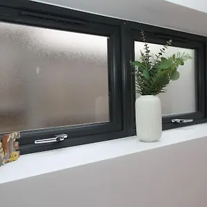  Apartment Lovely One Bed Apartment-near Transport-village-freeparking